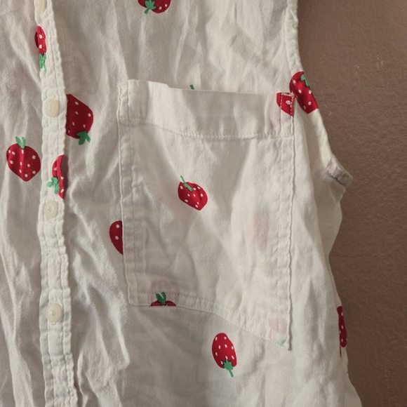 So white and red strawberry blouse size L - Picture 3 of 4